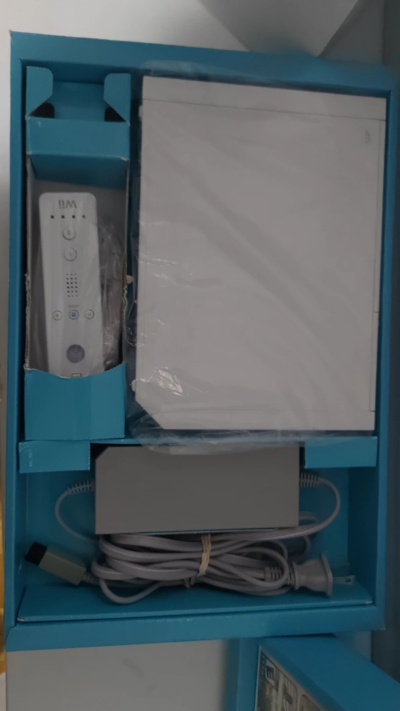 Nintendo Wii console (GameCube backwards) - photo 5