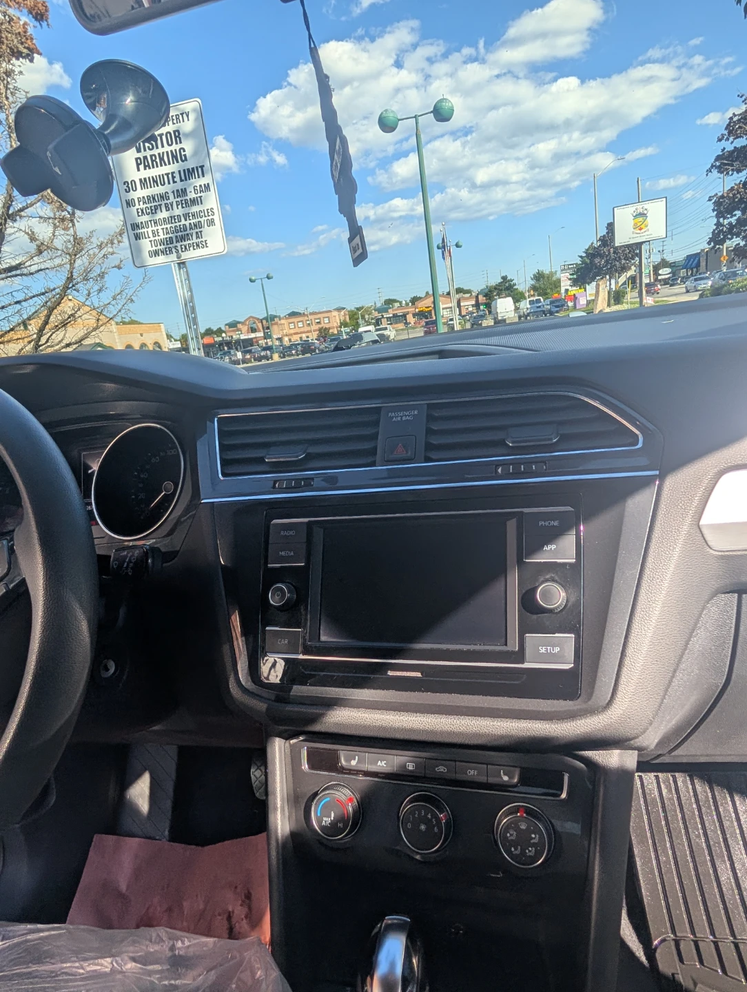 Volkswagen Tiguan SUV - photo 2