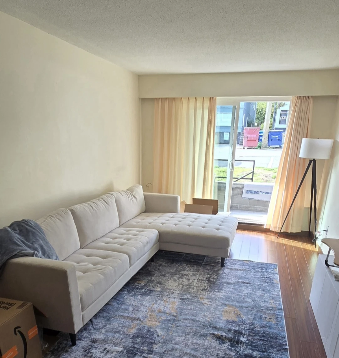 Like new Metro 2-Piece Right-Facing Sectional - Neutral
