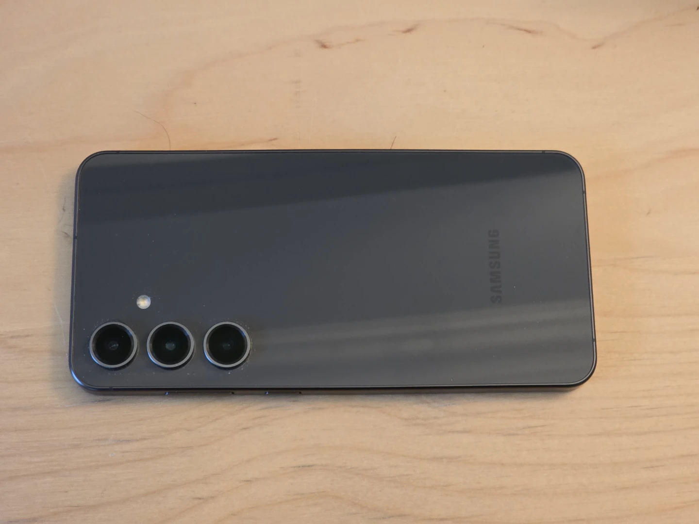 Samsung Galaxy S24 FE - photo 4