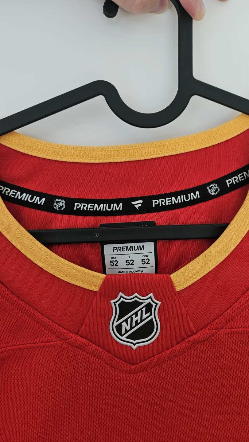 Calgary Flames Jersey Size 52 - photo 2