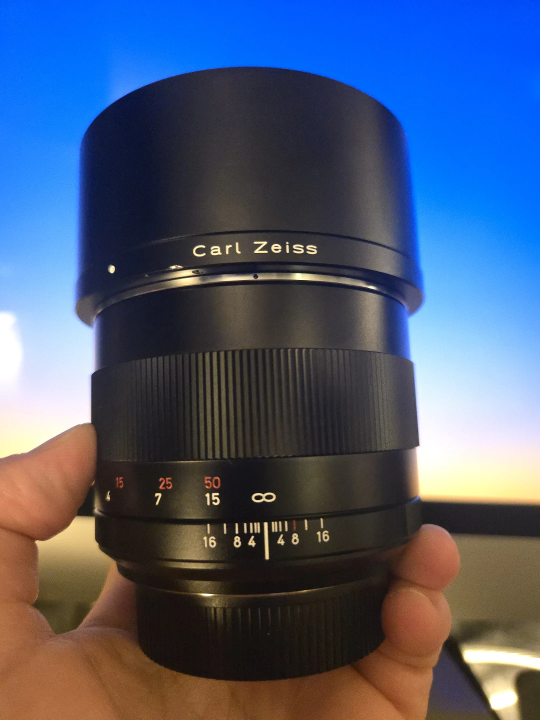 Carl Zeiss Planar T* 1.4/85 ZE Lens - photo 2