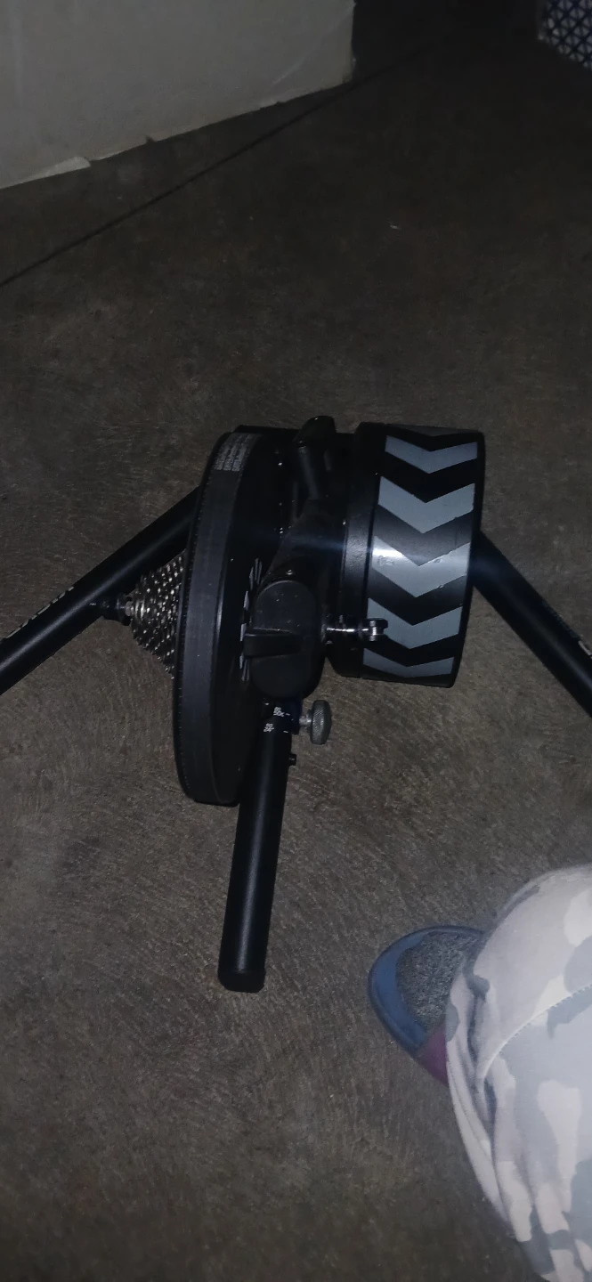 Wahoo KICKR Power Trainer - photo 2