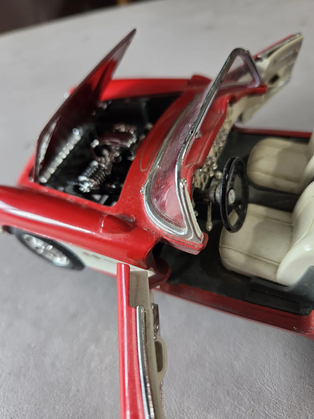 Bburago 1957 Red Chevrolet Corvette Diecast Model Car - photo 3