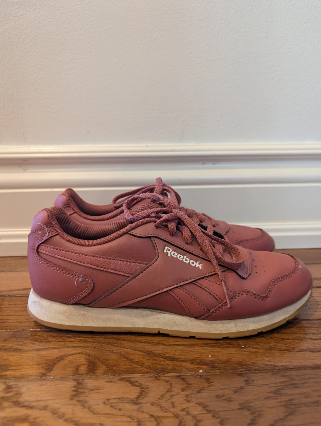 Two pairs of women's shoes: Clarks and Reebok - photo 2