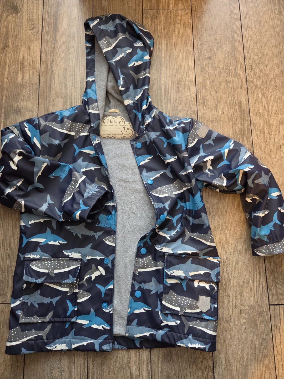 🏈Hatley Kids Shark Raincoat kids Size 7