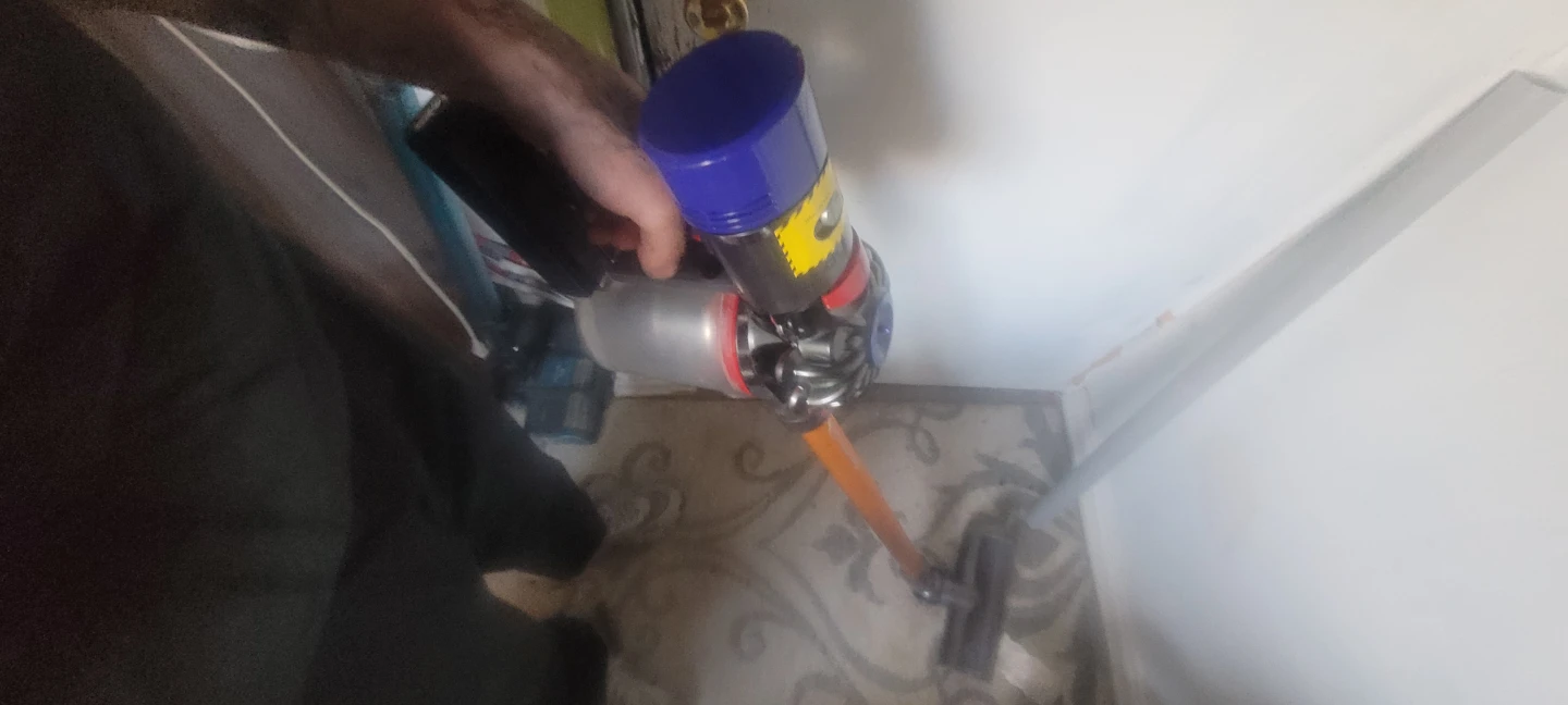 Dyson V8 Animal Extra Cordless Vacuum - photo 3