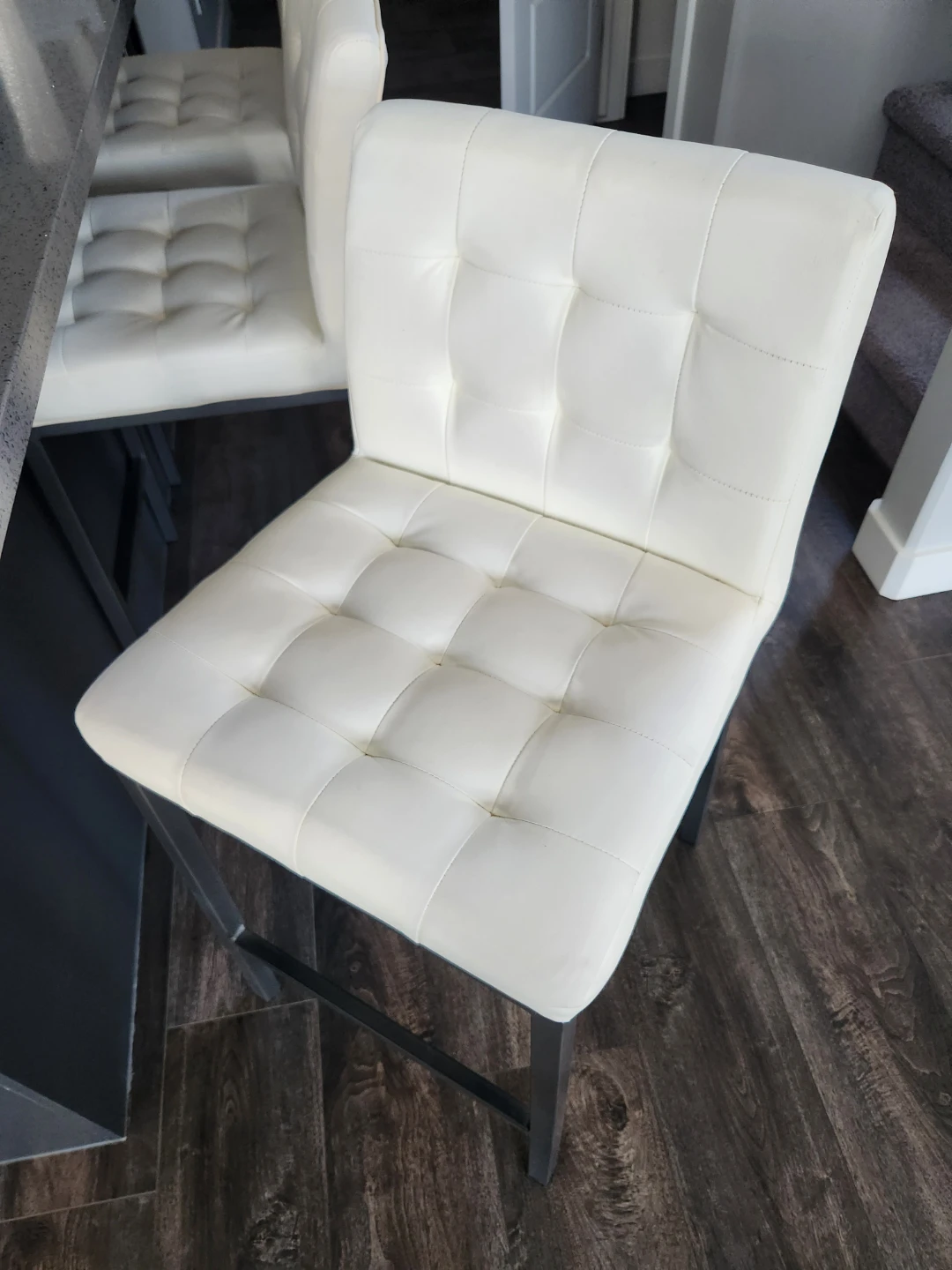 Set of 3 White Tufted Bar Stools - photo 4