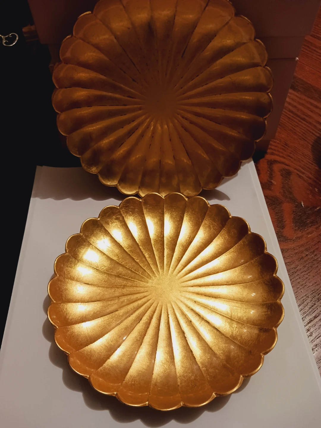 Set of Two Gold-Tone Scalloped Decorative Plates - photo 4
