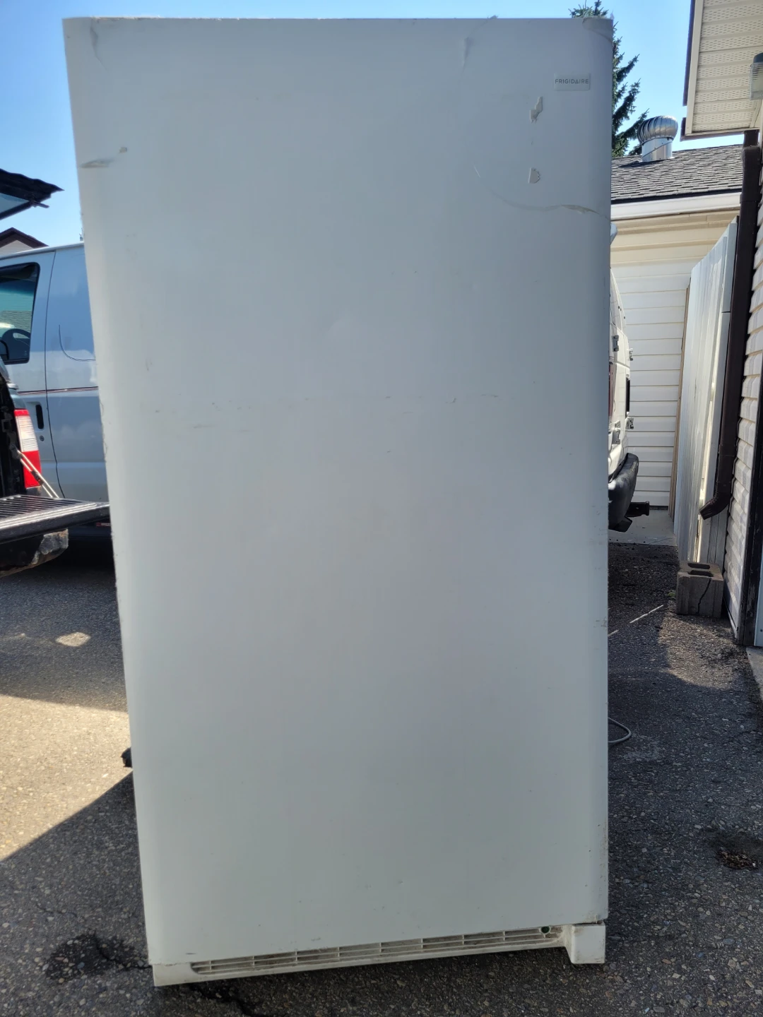 Beautiful Large Frigidaire Freezer - photo 5