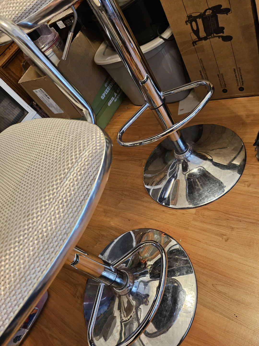 Set of Two Swivel Bar Stools - photo 3