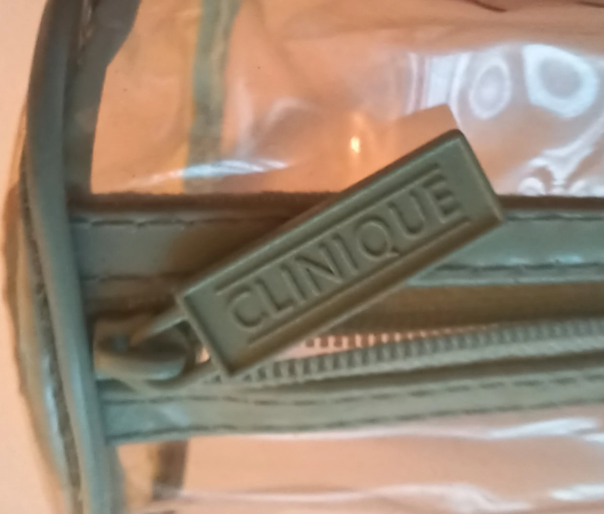 Clinique Clear Makeup Bag - photo 3
