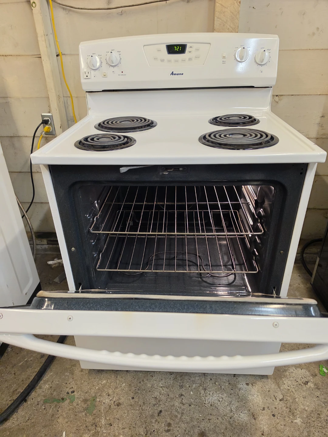 Delivery Available - Amana 30" White Electric Range (Coil Top) - photo 5