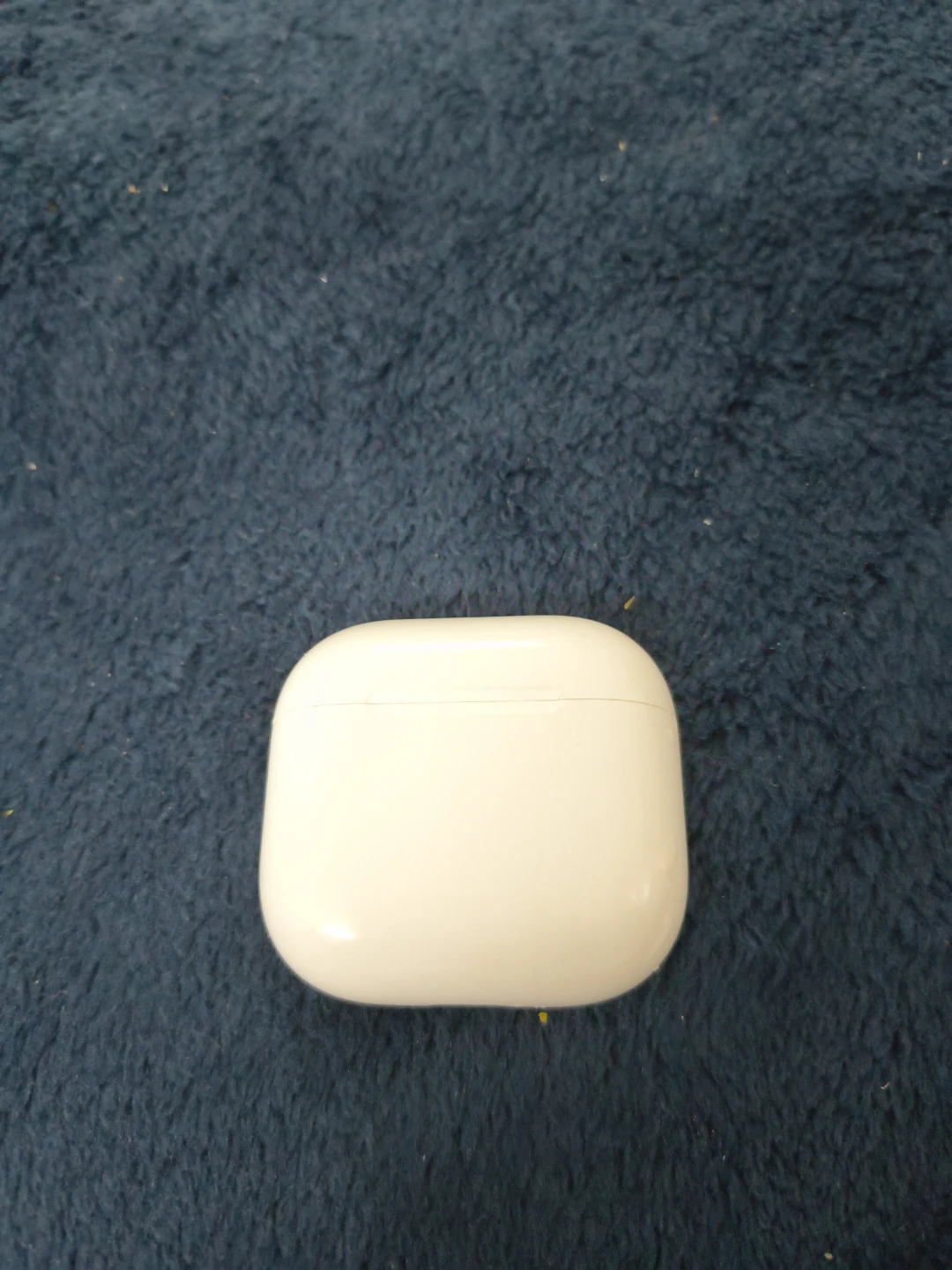 Apple AirPods 4  with charging cade