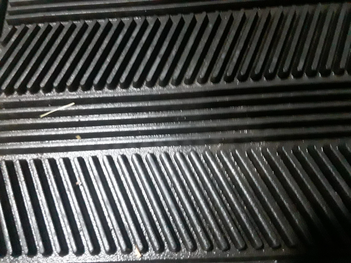 Set of 4 Universal Black Rubber Floor Mats - photo 5