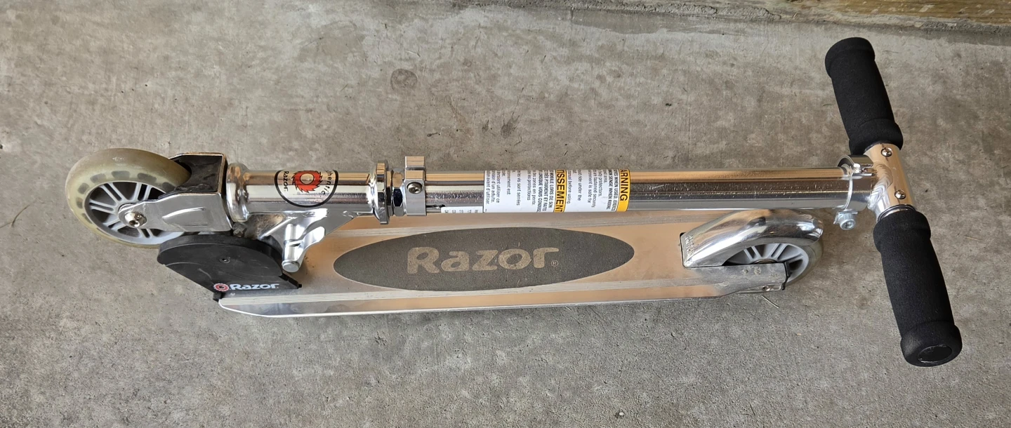Razor Folding Scooter - photo 2