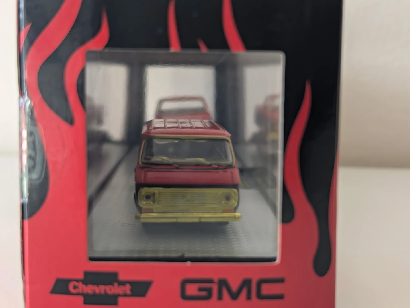 M2 Machines 1973 Chevrolet Van and 1970 GMC Sierra Grande - photo 4
