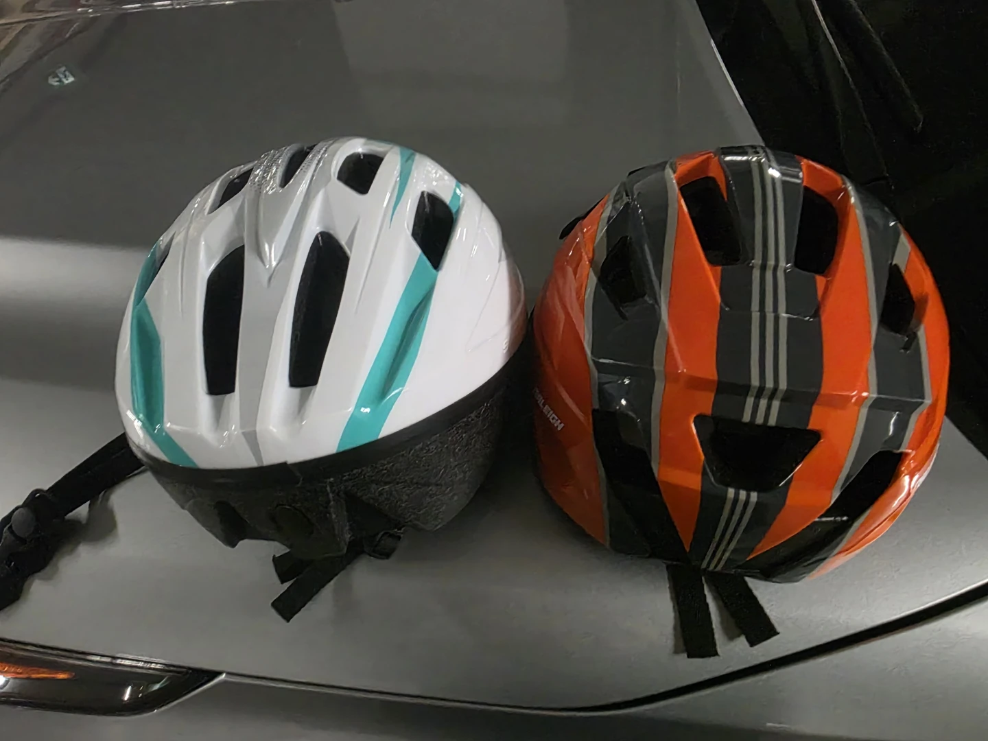 Two Raleigh bicycle helmets - photo 4