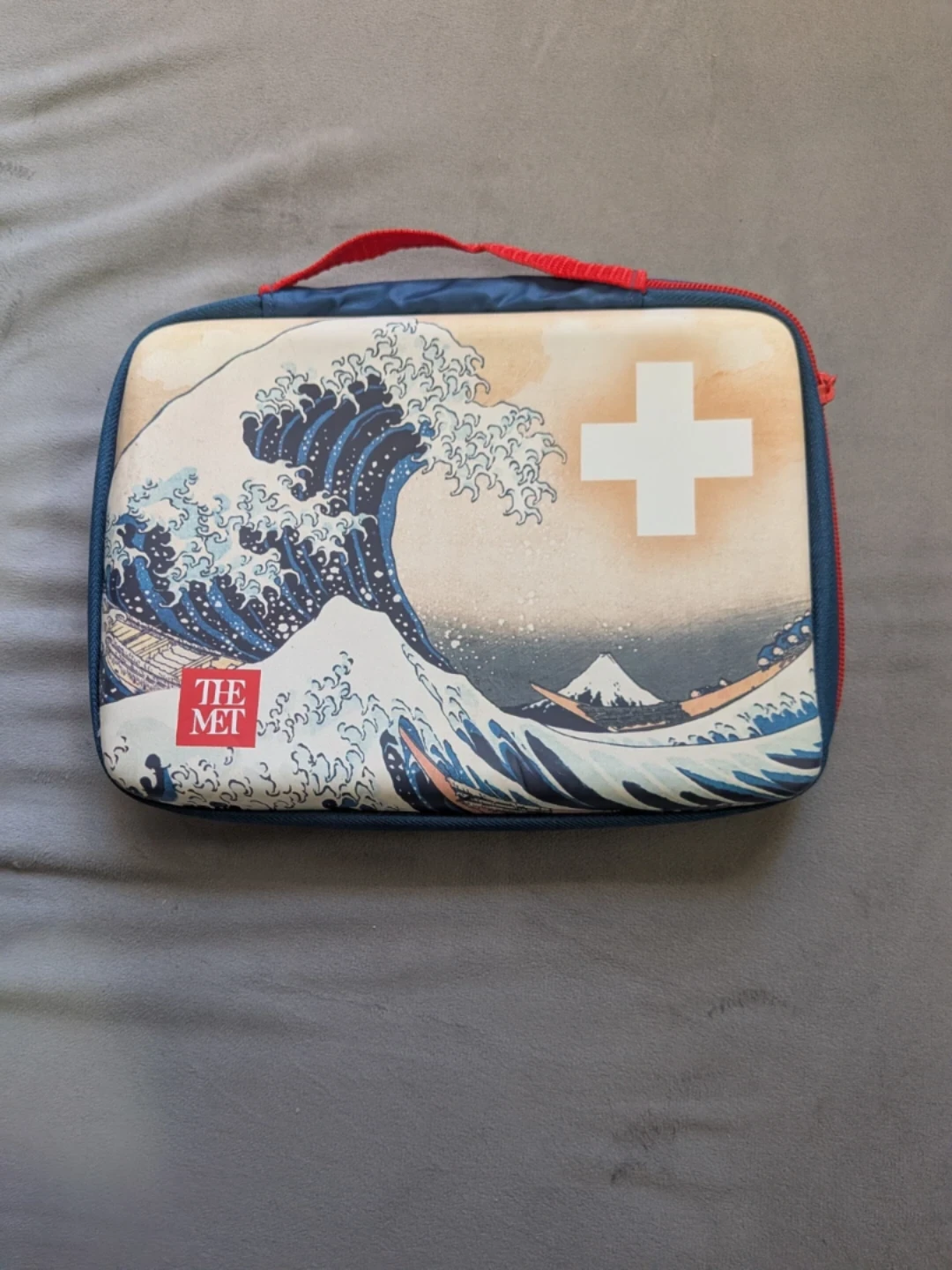 The Met "The Great Wave" First Aid Kit Bag