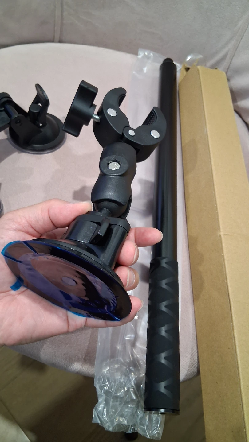 suction mount car windshield invisible stick insta360 - photo 5