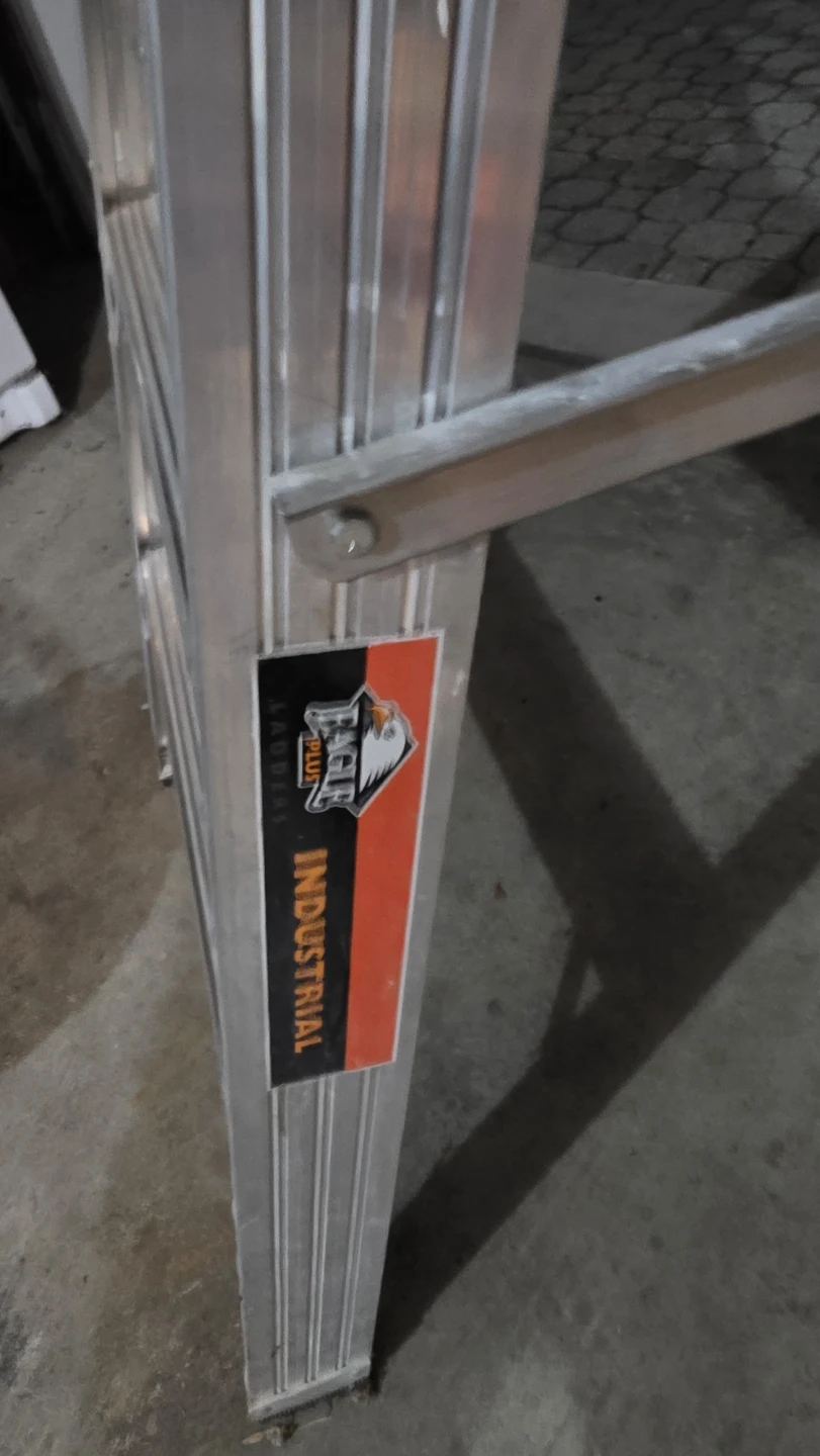 Eagle Industrial Aluminum Platform Ladder with Handrails – 6ft - photo 4