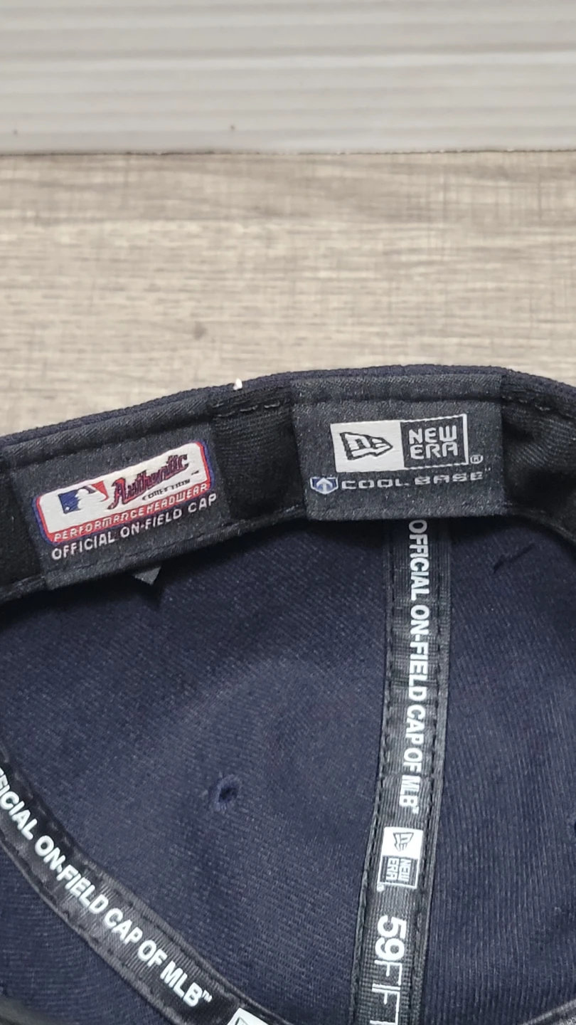 New Era New York Yankees 59FIFTY Fitted Cap Size 7 - photo 4