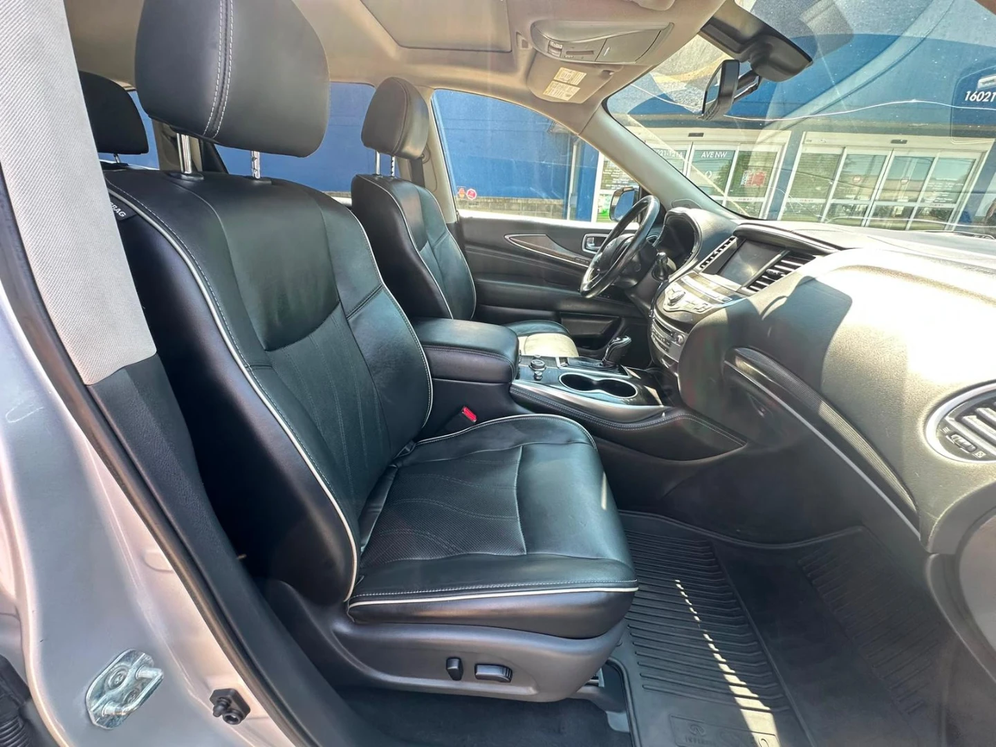 2018 Infiniti QX60 — AWD — FULLY LOADED! - photo 3