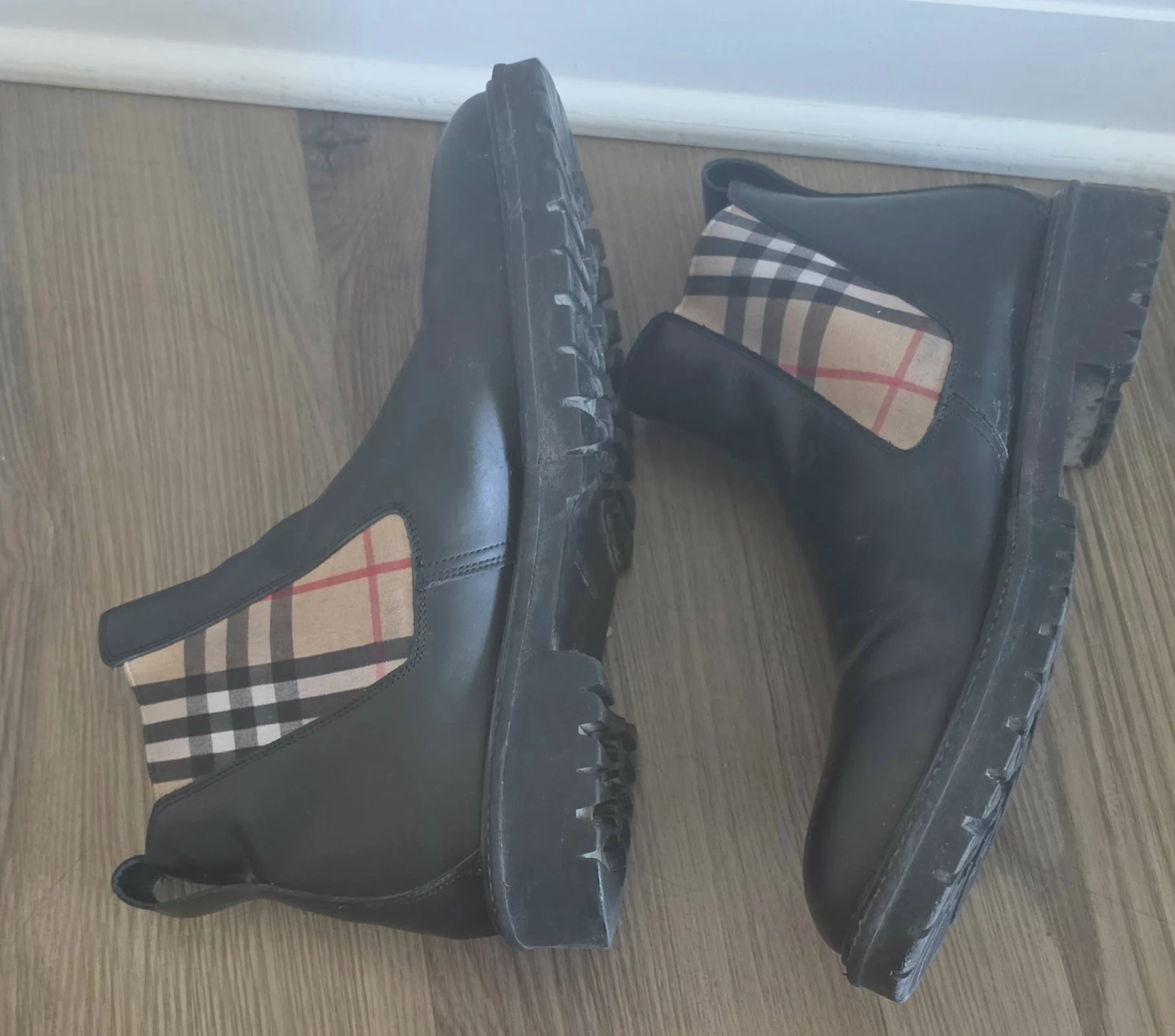 Authentic Burberry Black Leather Chelsea Boots Men's 43 - photo 2