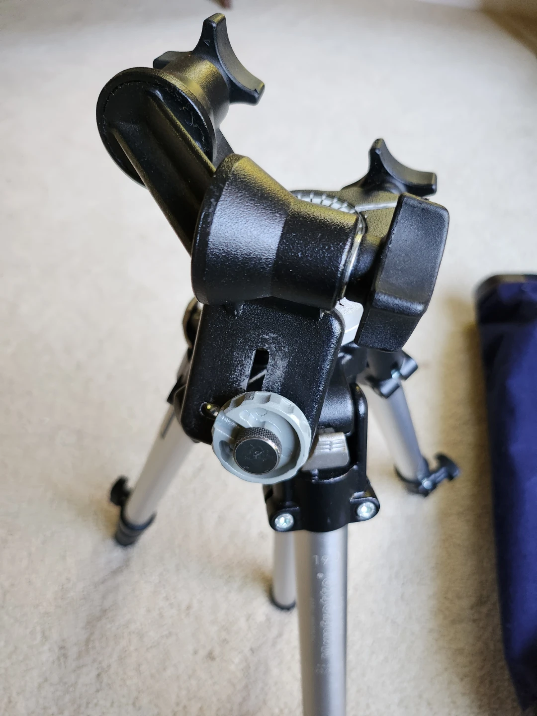 Manfrotto 190 Professional Tripod - photo 4