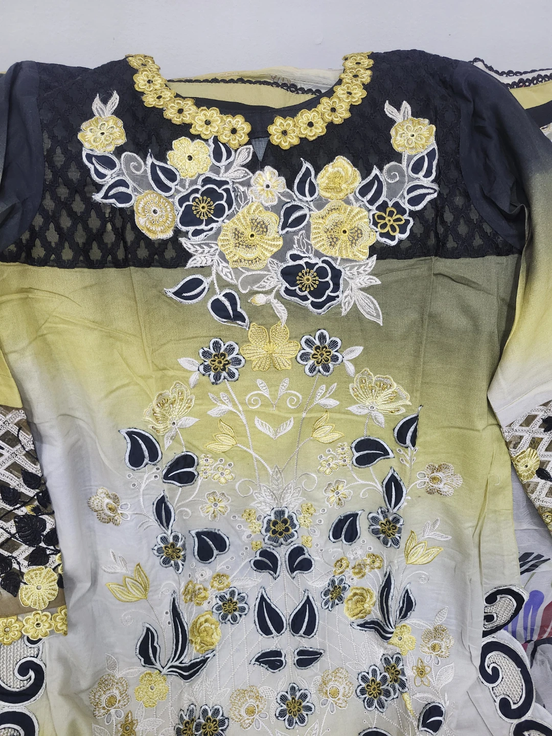 Embroidered 3-Piece Pakistani Suit - photo 2