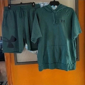 Under Armour Cold Gear Hoodie & Shorts Set, Dark Green, Size XL