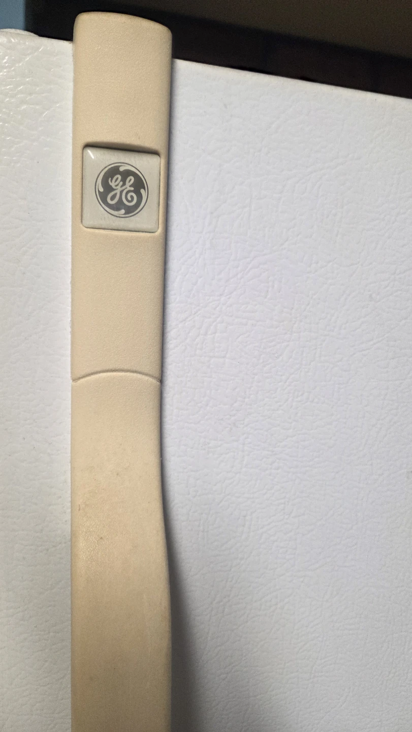 GE White Top-Freezer Refrigerator - photo 2
