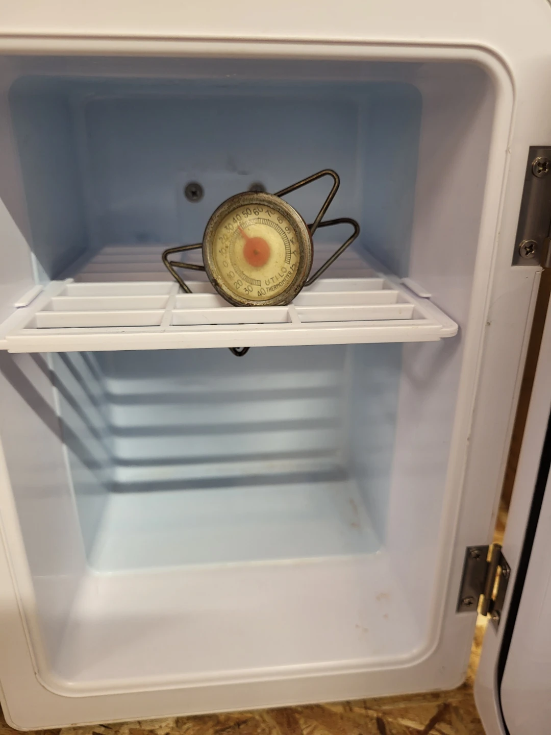 AstroAI Mini Fridge - photo 3