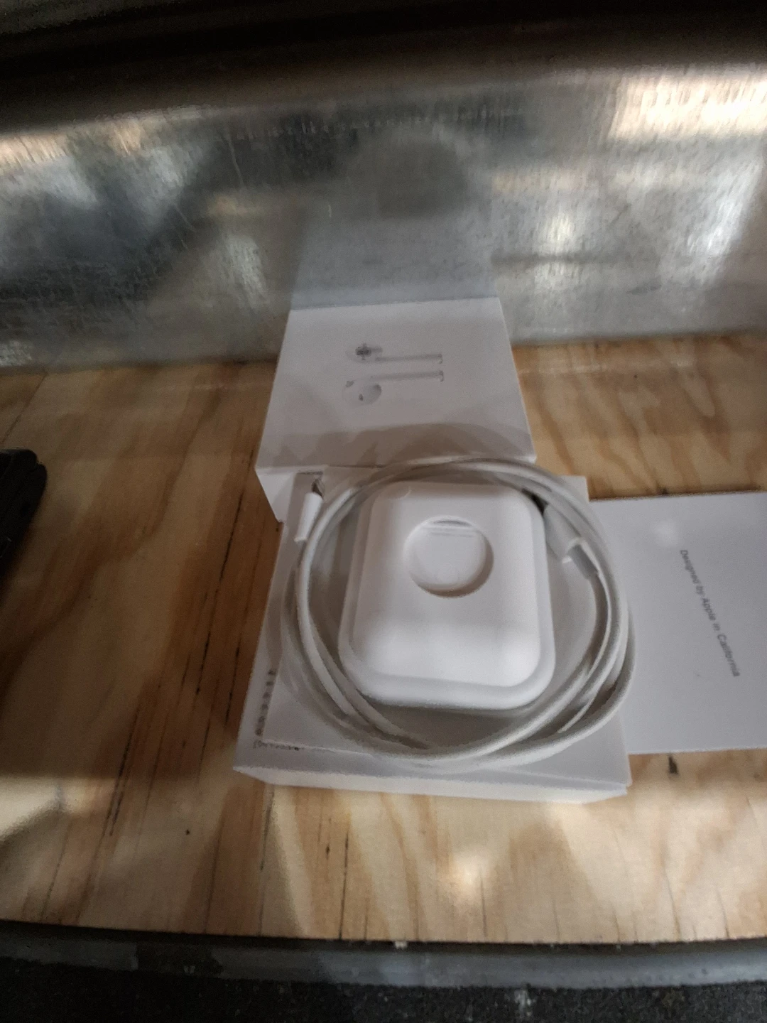 Broken Case Airpods Gen 2 - photo 5