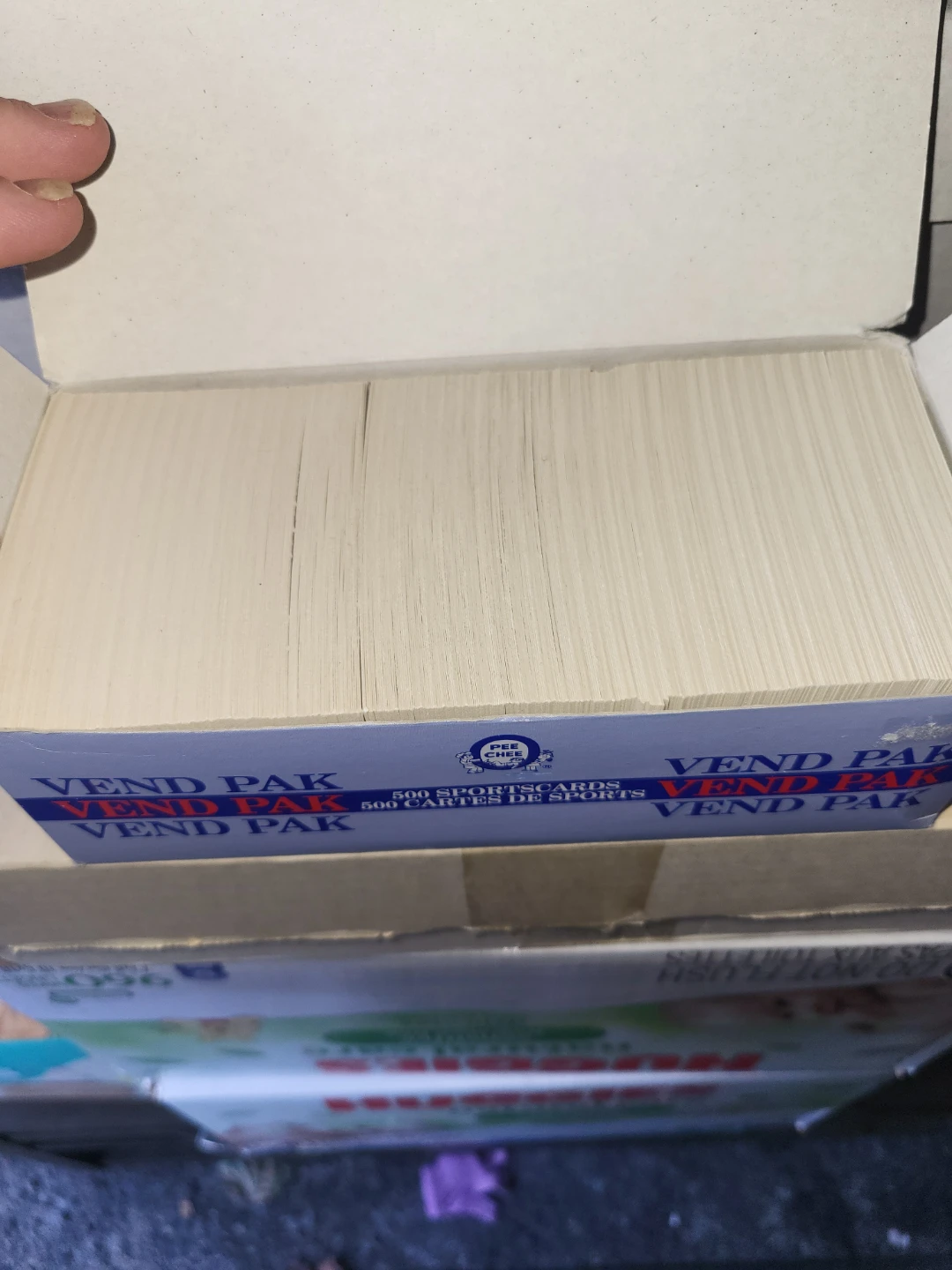 O-Pee-Chee Vend Pak 500 Sports Cards Box - photo 3