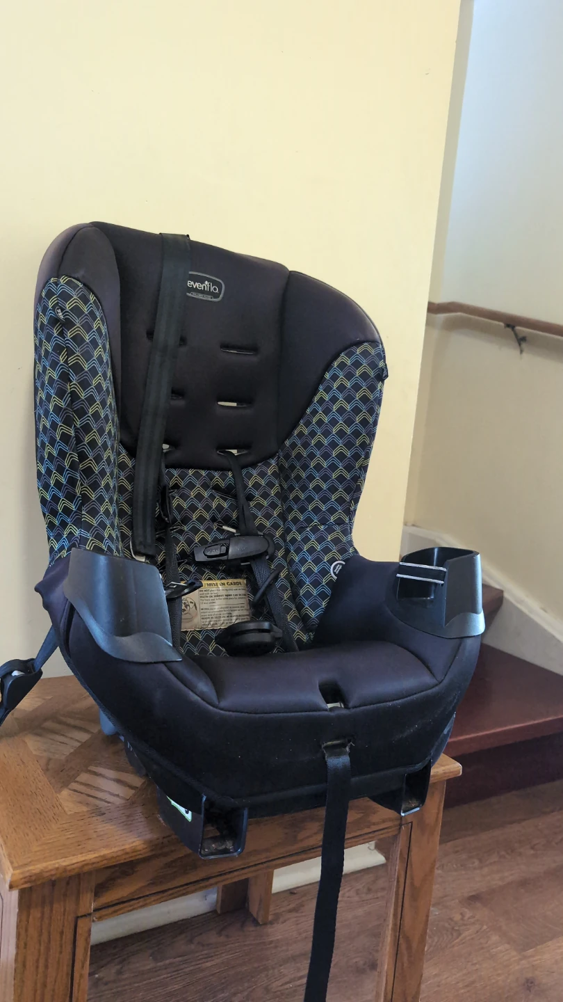 Evenflo Convertible Car Seat (negotiable) - photo 4