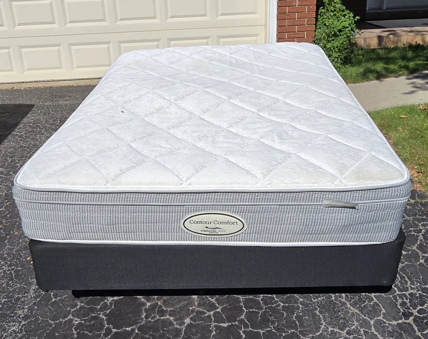 Queen Size Contour Comfort Mattress Set