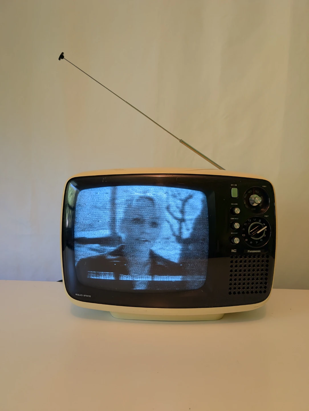 Vintage Panasonic Solid State Television - photo 2