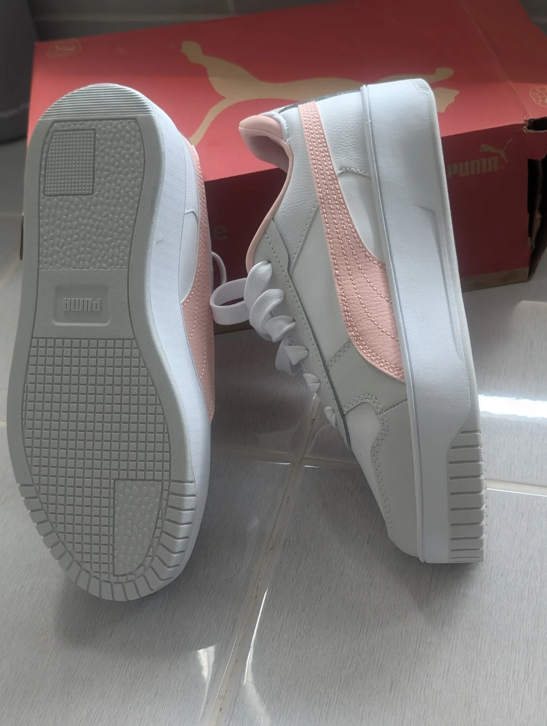 Puma White and Pink Sneakers Sz 6 - photo 3
