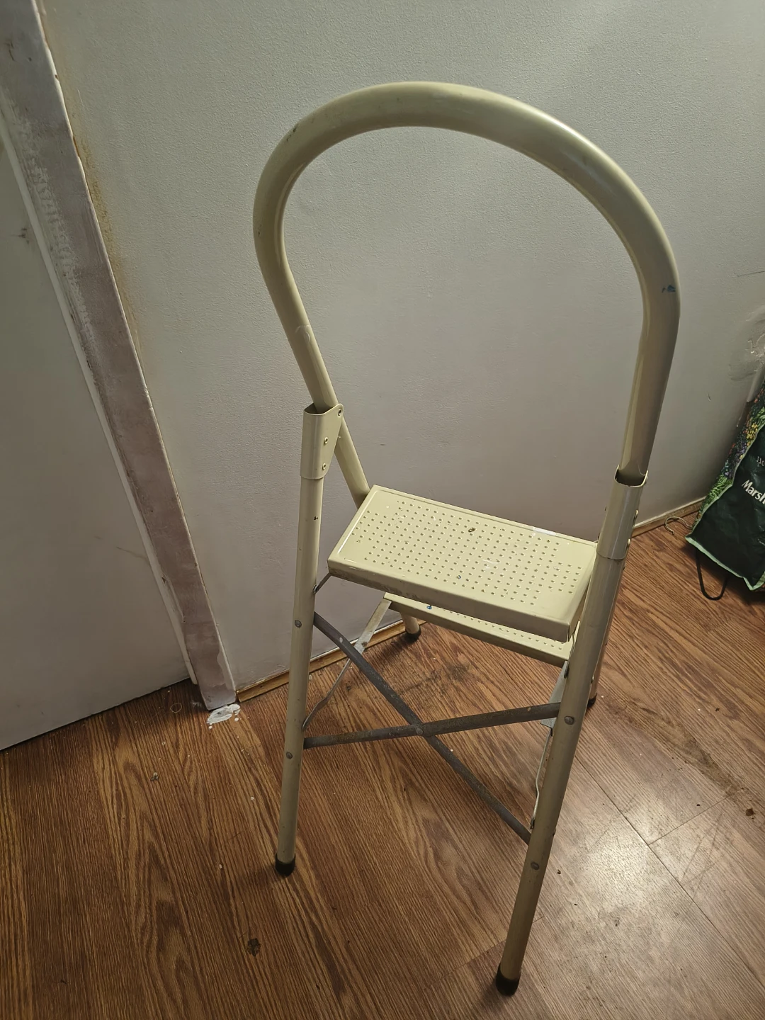 Cream Step Stool Ladder - photo 2