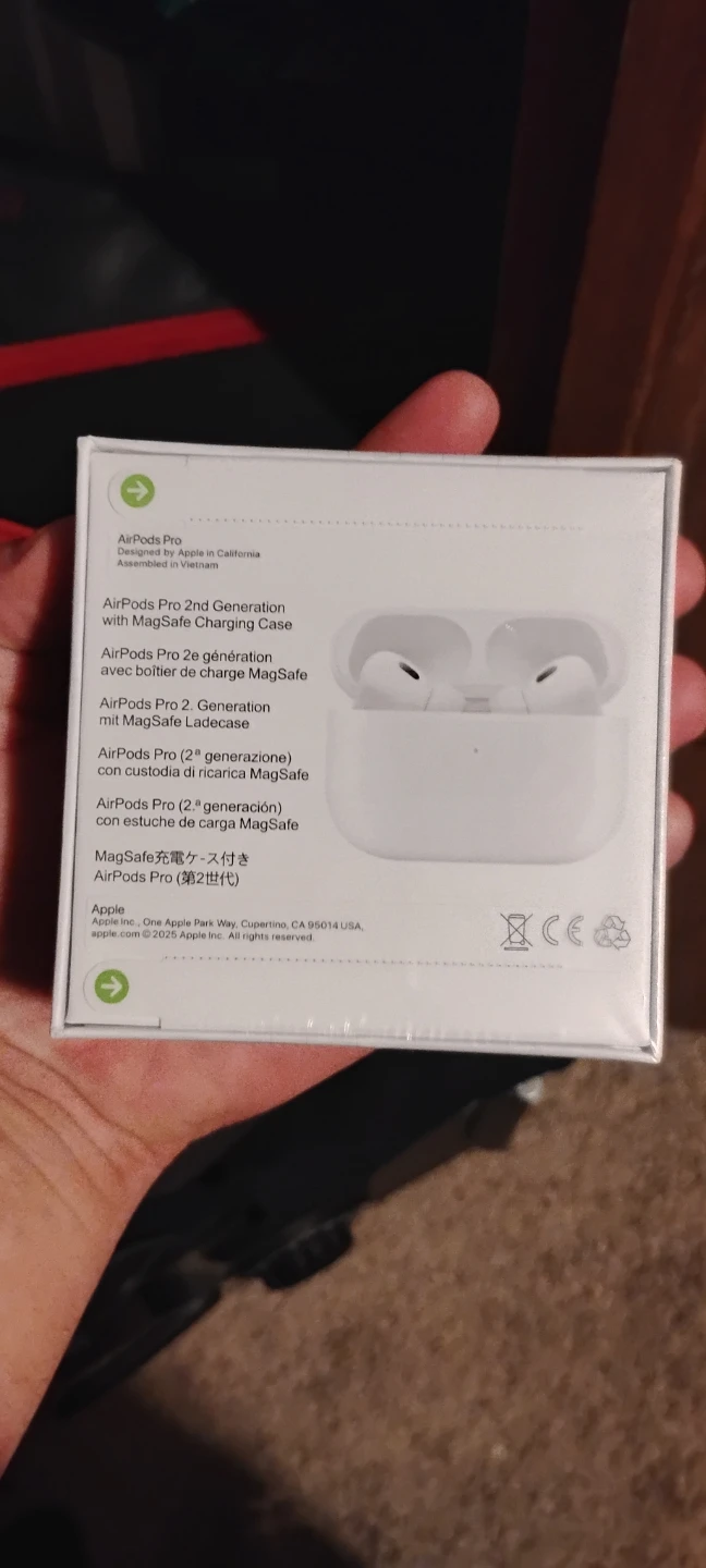 Apple AirPods Pro (2nd Generation) with MagSafe Charging Case - photo 2