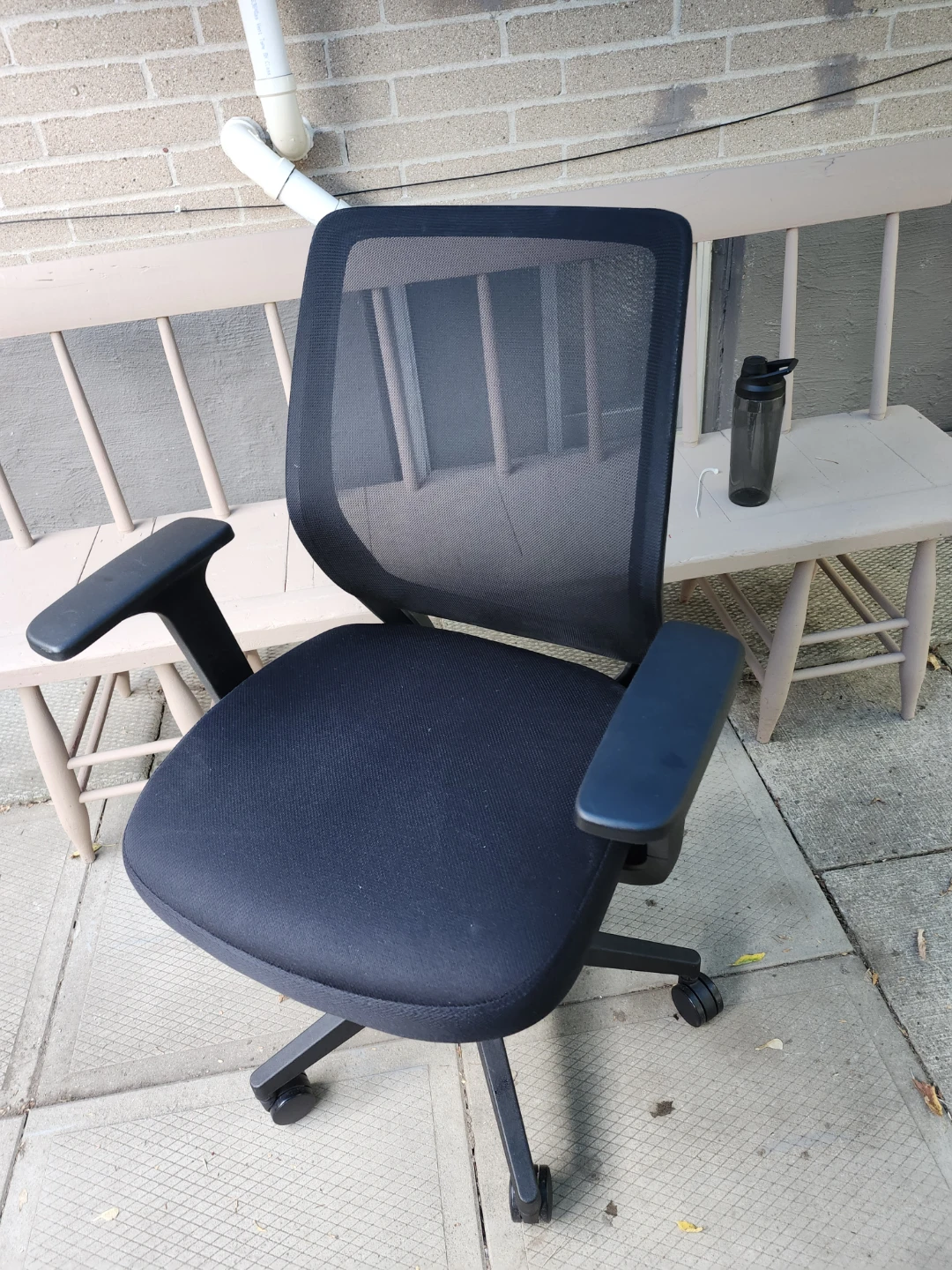 Black mesh office chair LIKE NEW