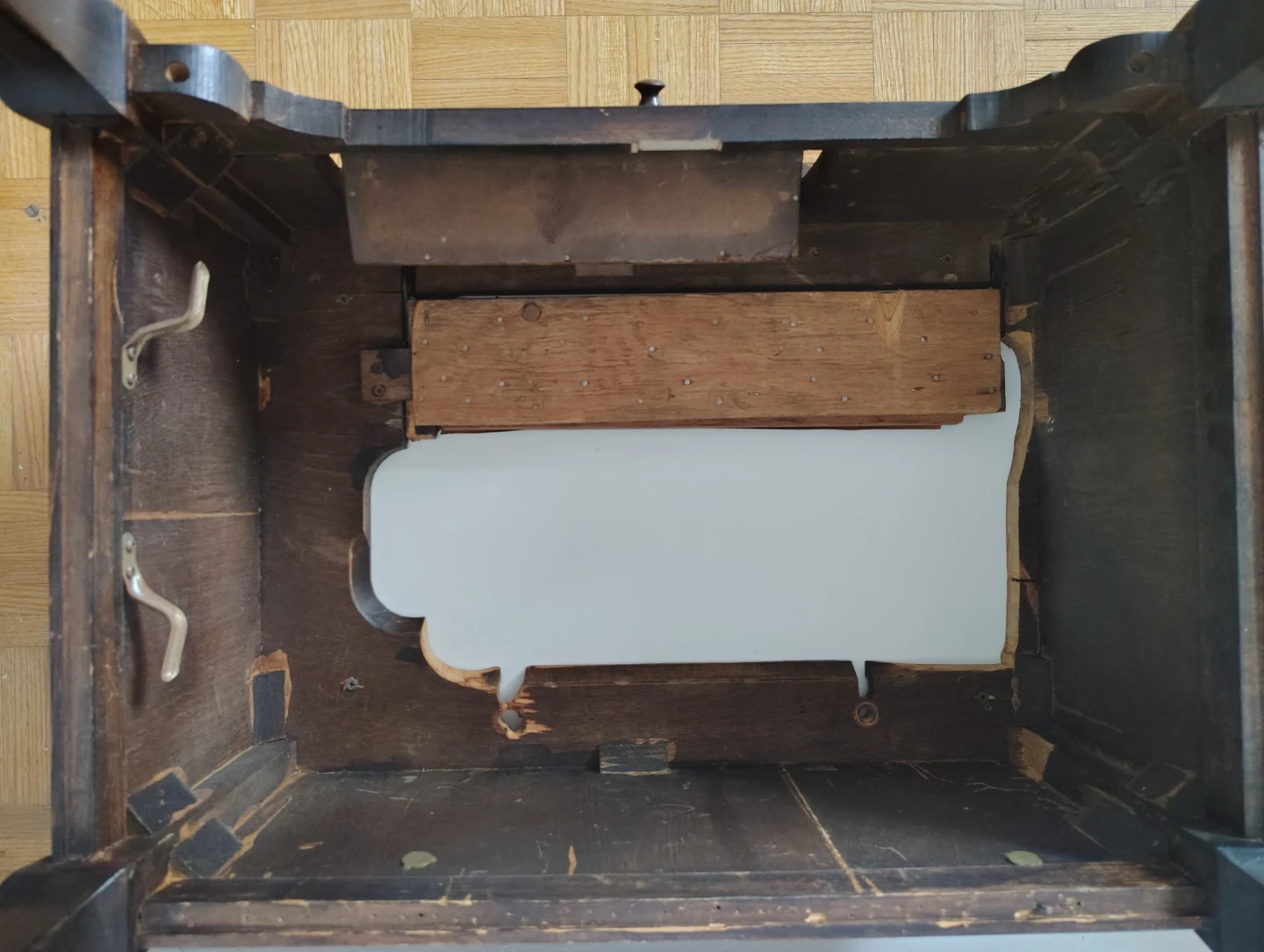 Vintage Wooden Sewing Machine Table - photo 4