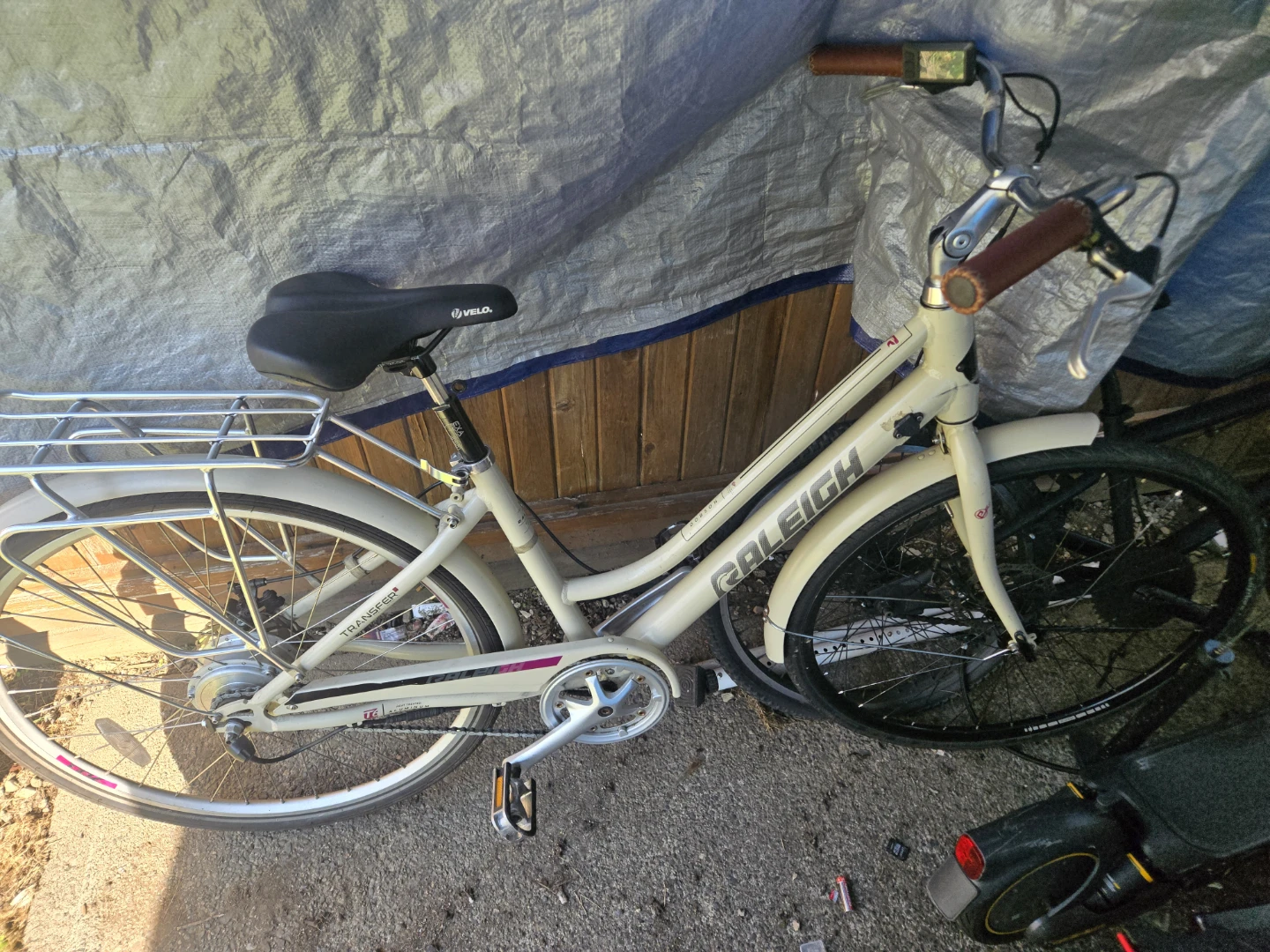 Raleigh Women's Cruiser Electric Bike - photo 2