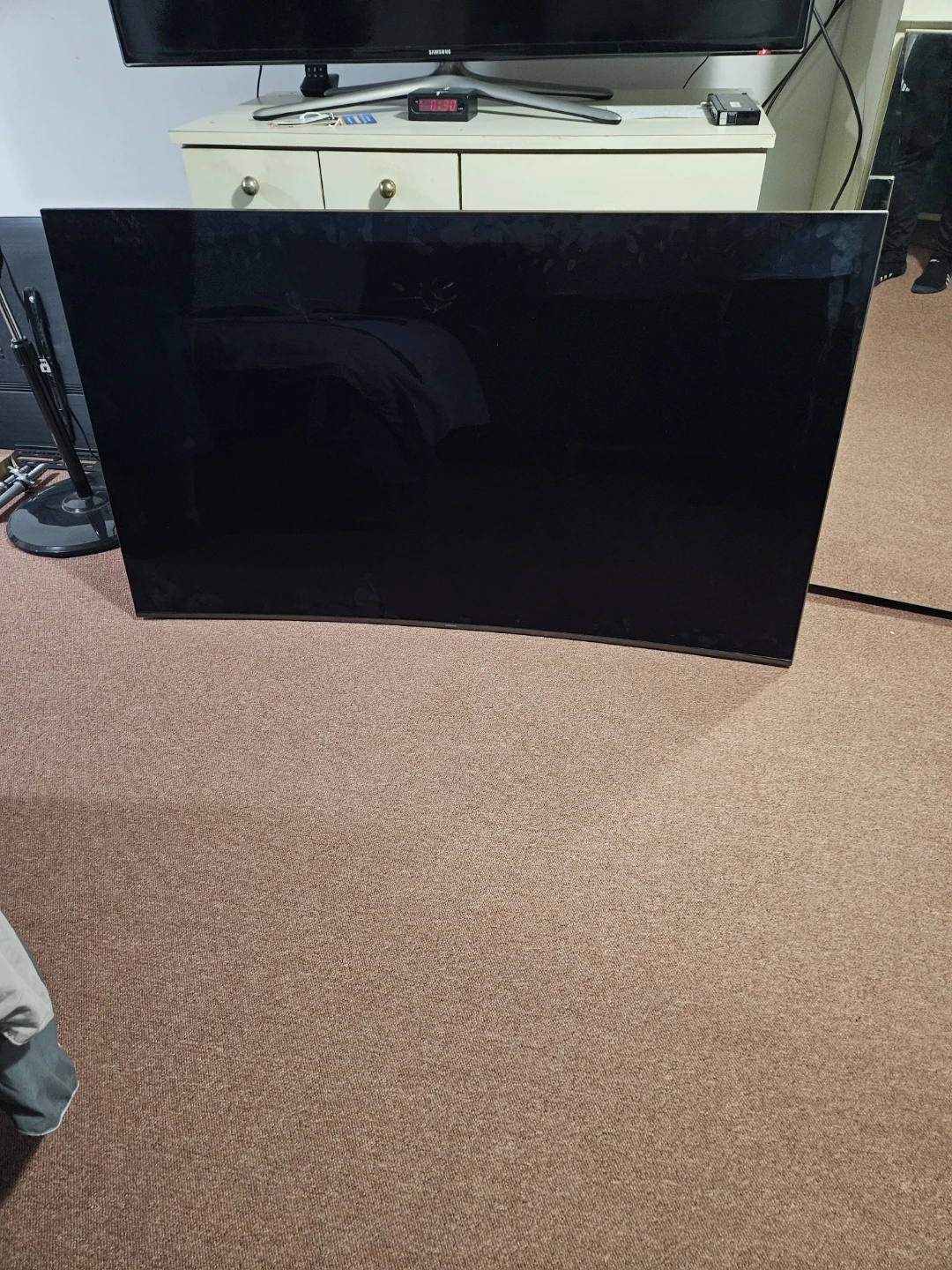 Samsung 65 inch 4k curved smart tv - photo 2