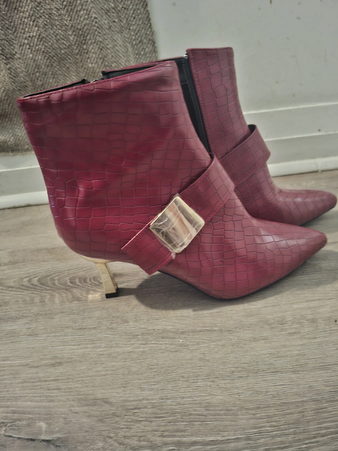 Red Croc-Embossed Ankle Boots Size 41 - photo 2