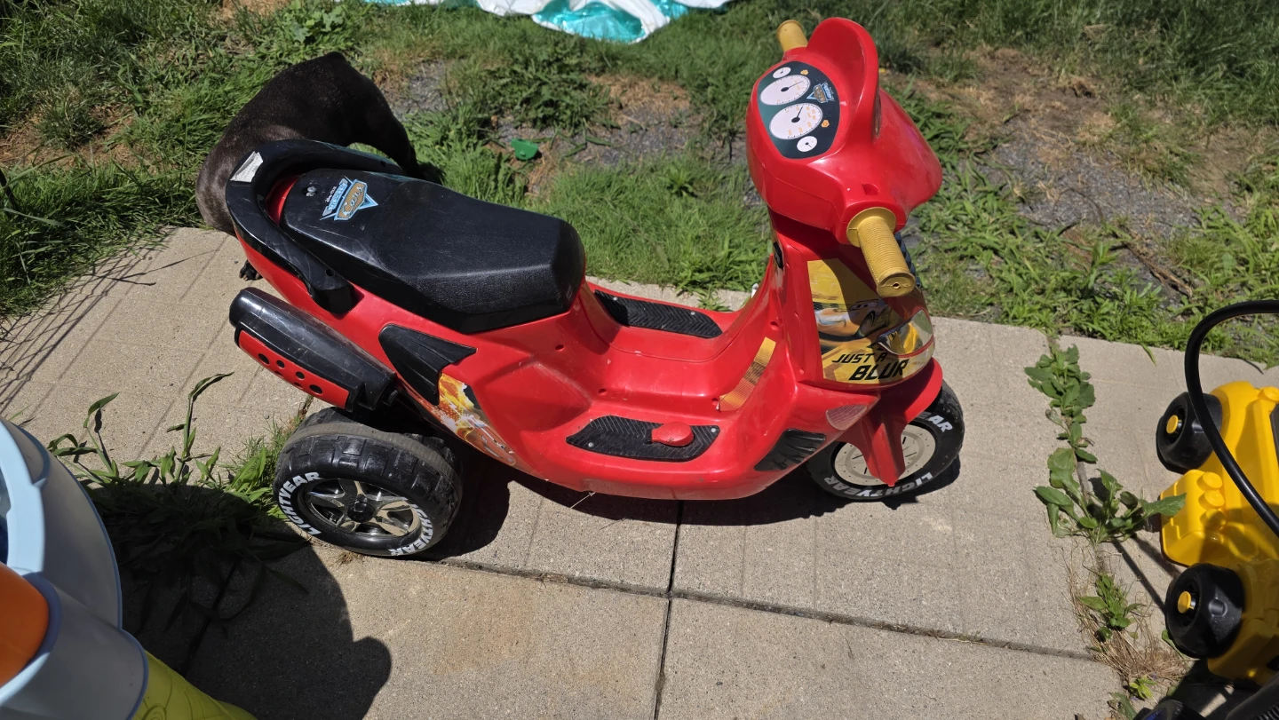 Kids Ride-On Scooter