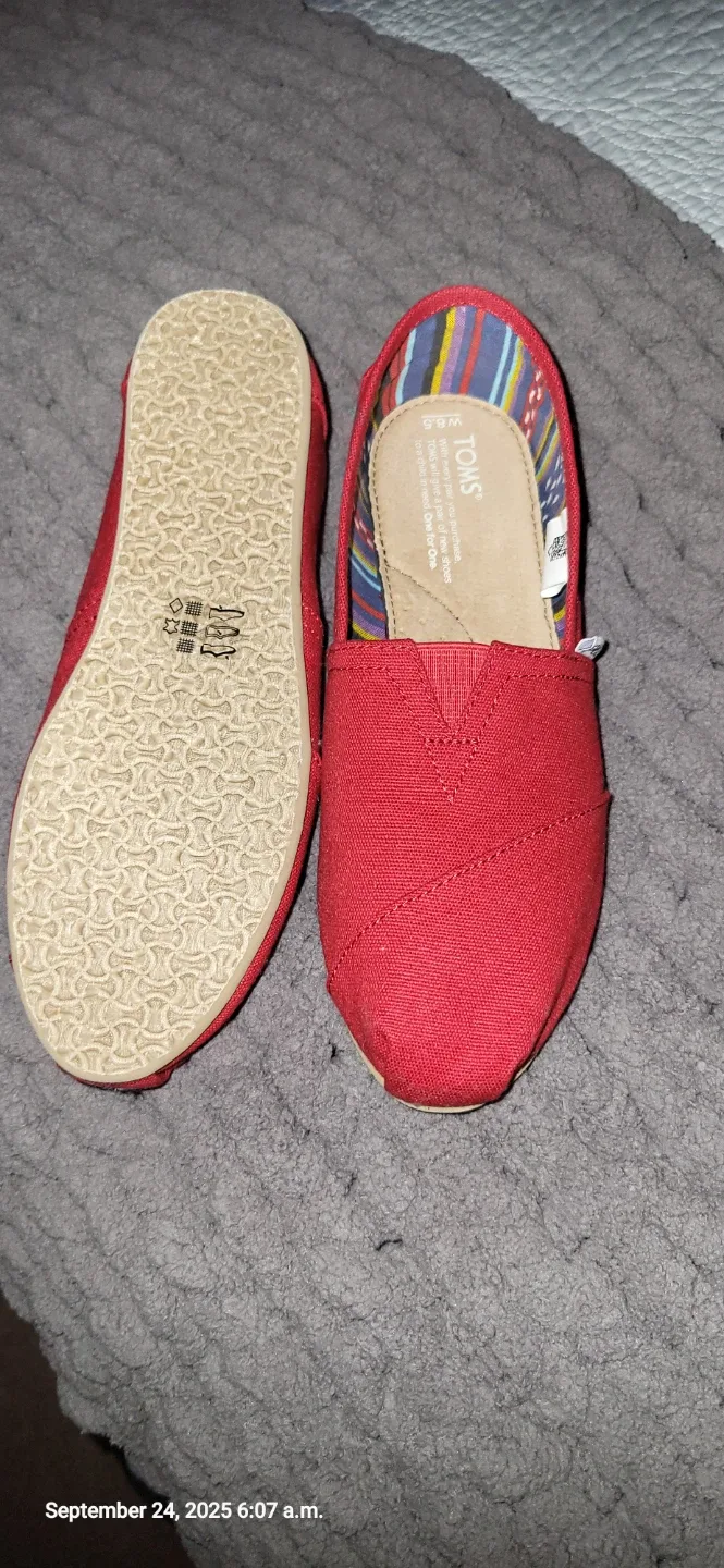 TOMS Classic Red Canvas Slip-On Shoes - Women's 8.5 - photo 2