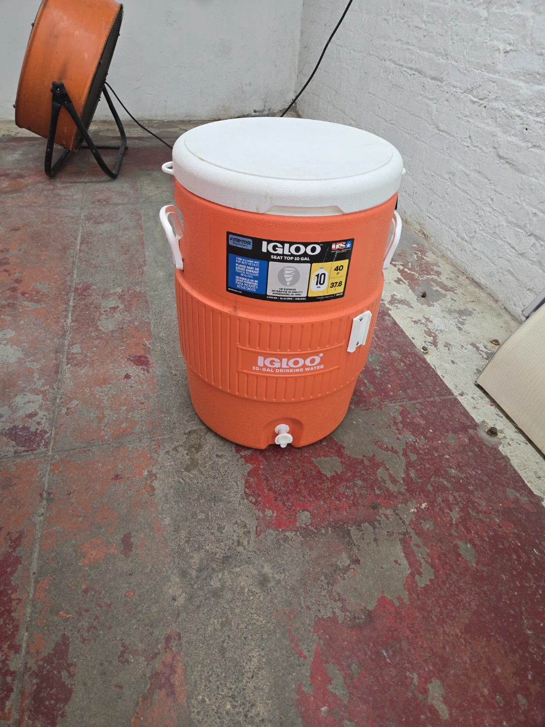 Igloo 10 Gallon Seat Top Beverage Cooler