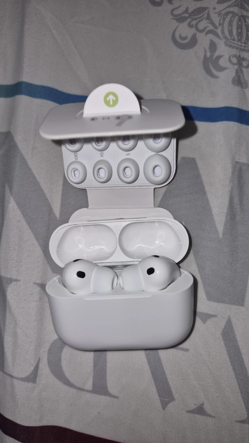 Apple AirPods Pro 3 (Knock Off) - photo 3